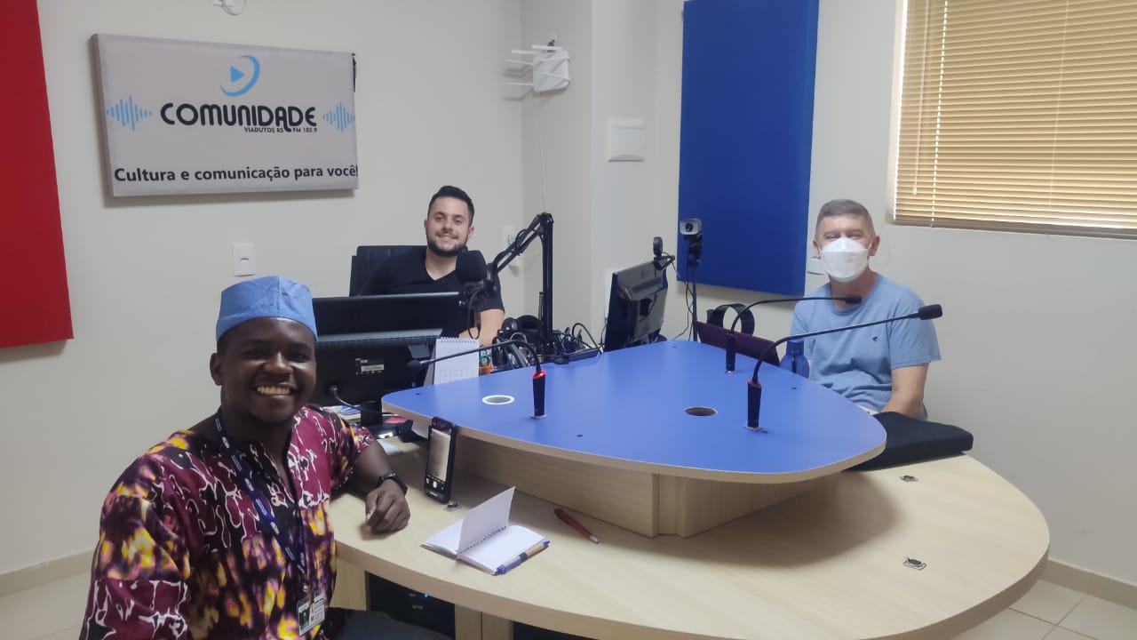 Ir para  <p><big>Nesta manh&atilde; de ter&ccedil;a-feira, recebemos nos est&uacute;dios da R&aacute;dio Comunidade a visita de Paulo Andr&eacute;, estudante Mo&ccedil;ambicano....